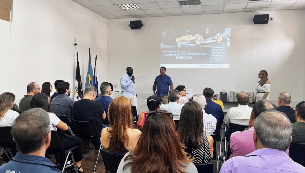 Primeiro Café com Associados ACIANF de 2024 aborda “Planejamento Estratégico”, em parceria com a PBS Brasil